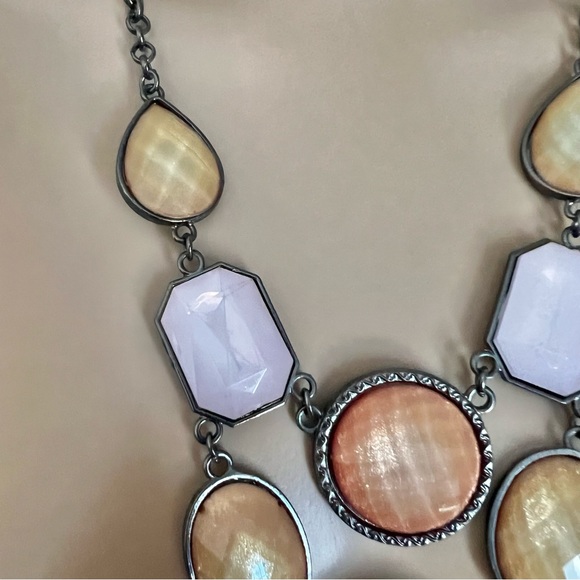 Costume Jewelry ‘Gem’ Necklace - Picture 5 of 10